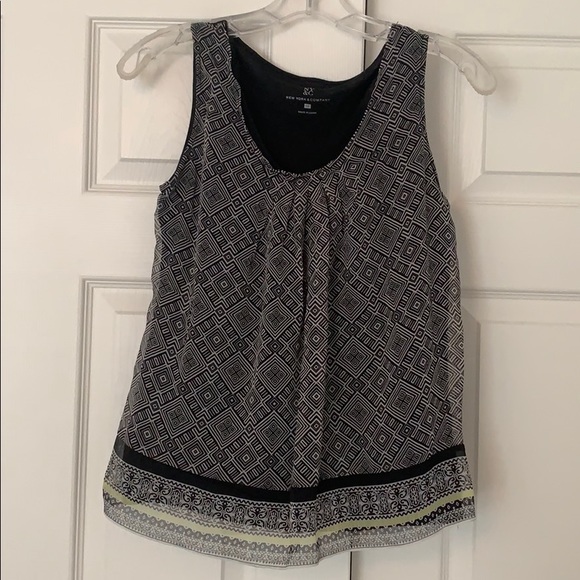 Sleeveless Blouse with Geometric Patterns NWT - Picture 1 of 2
